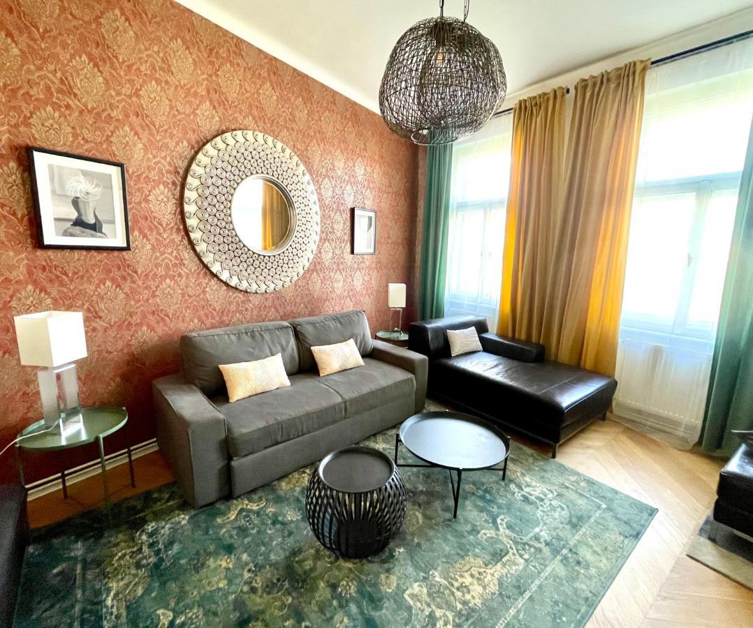 Outstanding In Center Apartament *