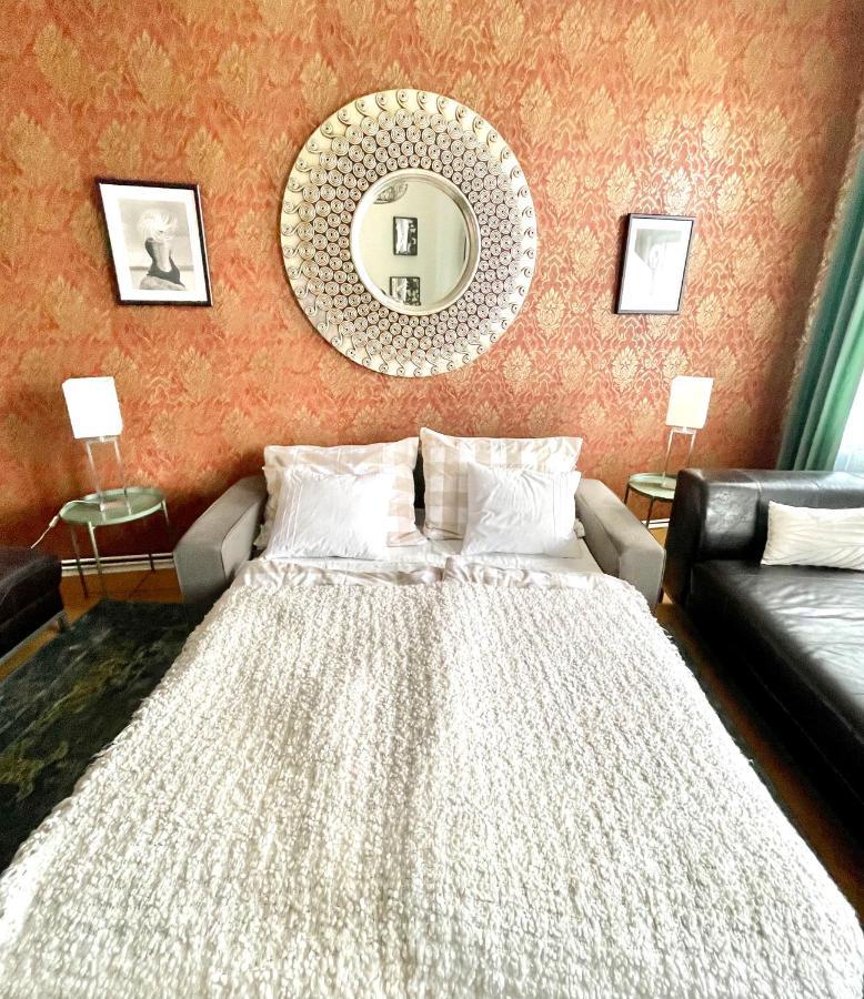 Outstanding In Center Apartament