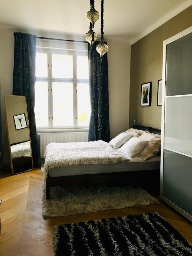 Outstanding In Center Apartament *