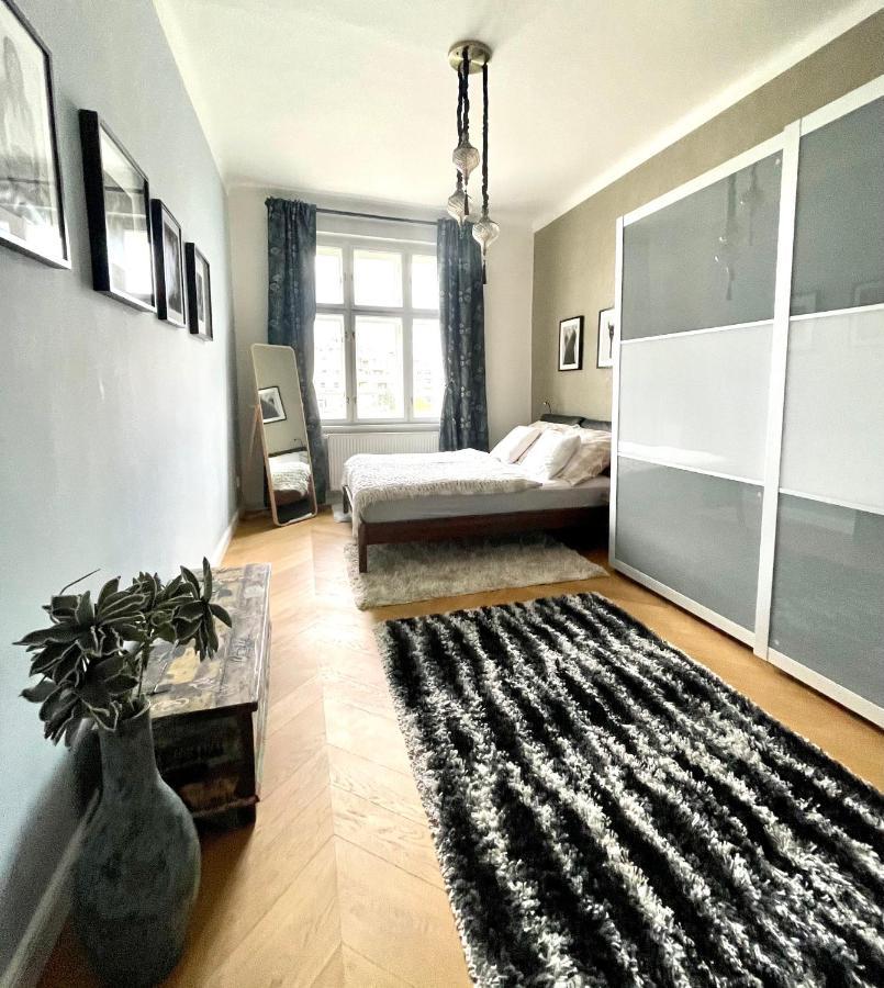 Outstanding In Center Apartament *