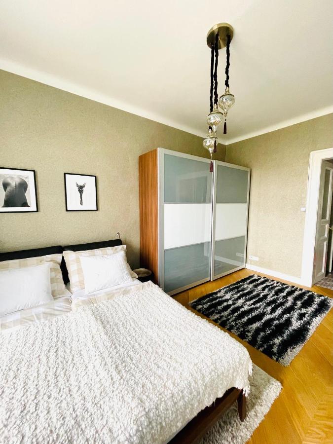 Outstanding In Center Apartament *