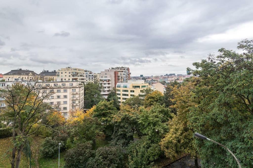 Outstanding In Center Apartament *